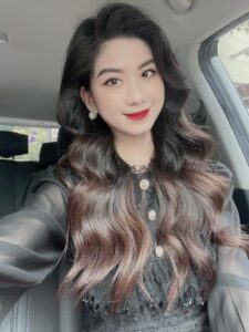 Vân Doanh Nhi không chỉ là một MC tài năng mà còn là biểu tượng của thế hệ trẻ, thể hiện sức mạnh của đam mê và nghị lực